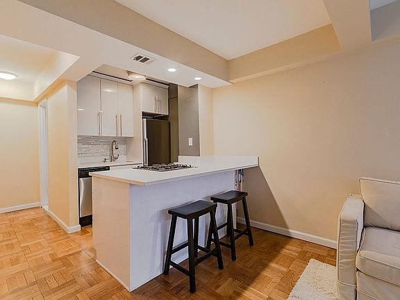 3rd image of 210 E 63rd St APT 4A