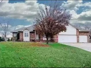 5 N Taylor Ct, Augusta, KS 67010