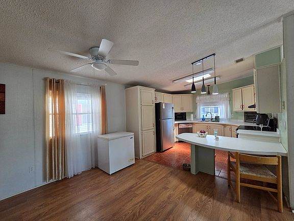 4th image of 505 Barbara Way