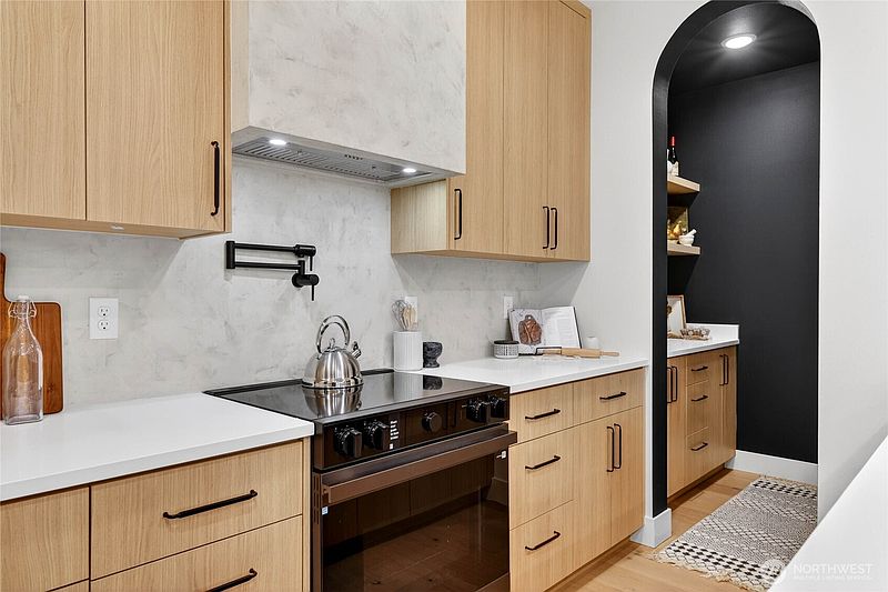 3rd image of 4529 Corliss Avenue N