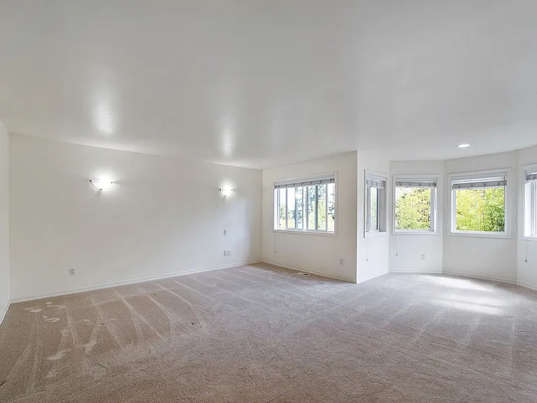 Primary suite w/ plenty of windows and sitting area