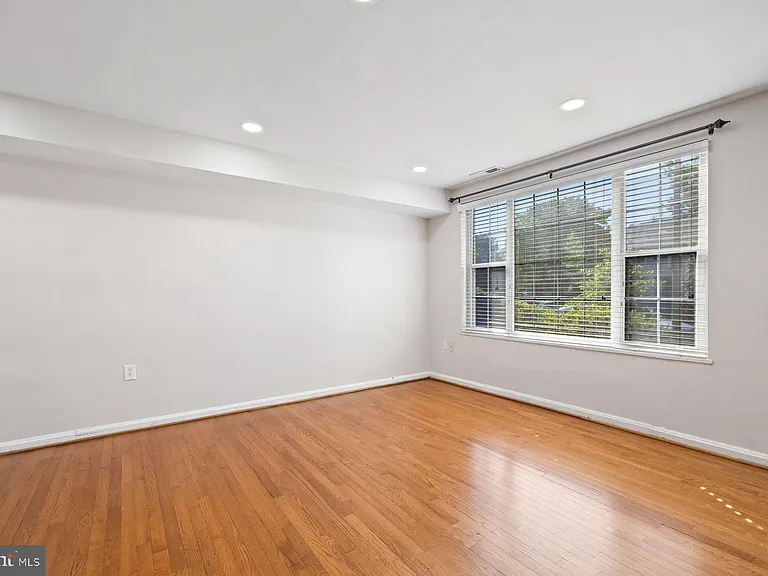 2512 N Dearing St — Photo 5
