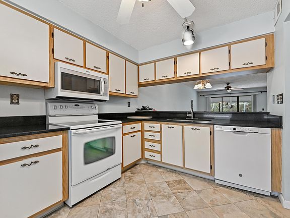 5th image of 1701 Sabal Ridge Circle #B