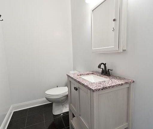 3rd image of 933 W Newport Ave #1111