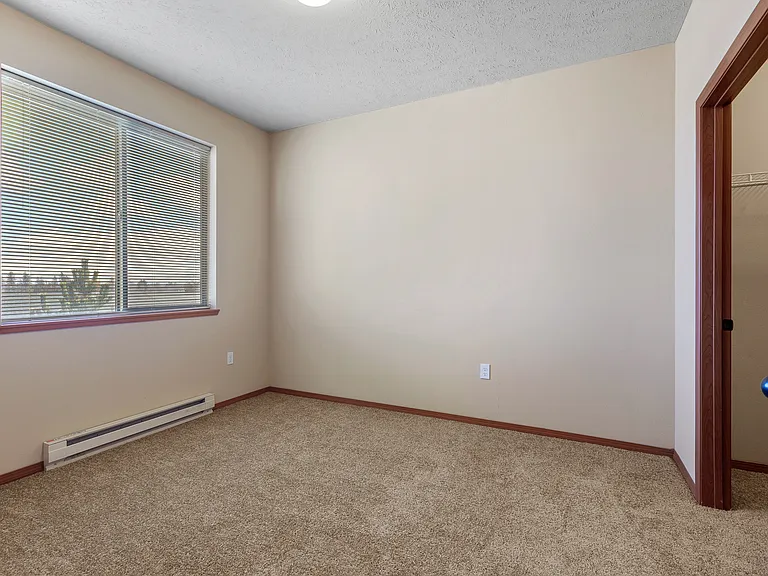Eagle Point Apartments — Photo 25