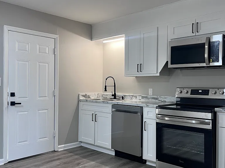 Fisher St Apartments — Photo 21