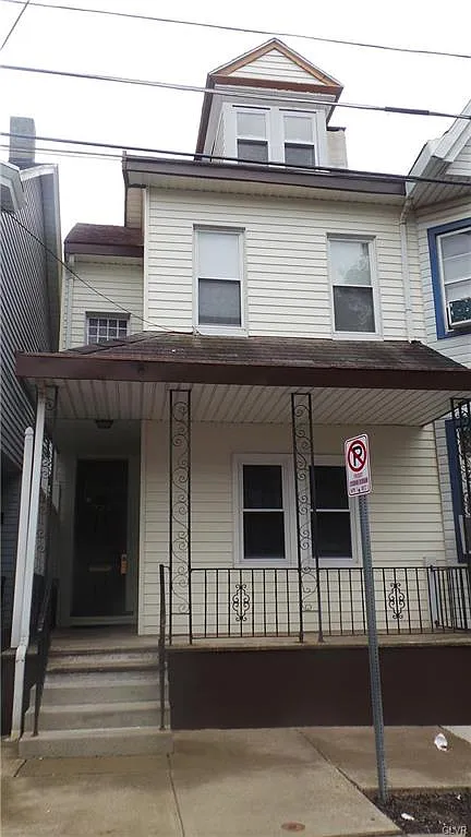 720 Washington St photo 1