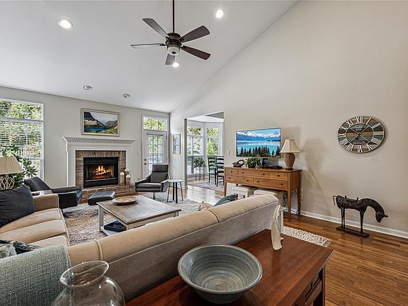 5th image of 1223 Bedford Falls Ct