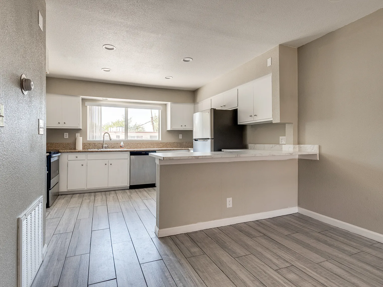 356 E Desert Inn Rd — Photo 4