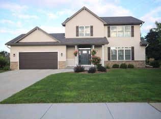 W195N17212 English Oaks Dr, Jackson, WI 53037