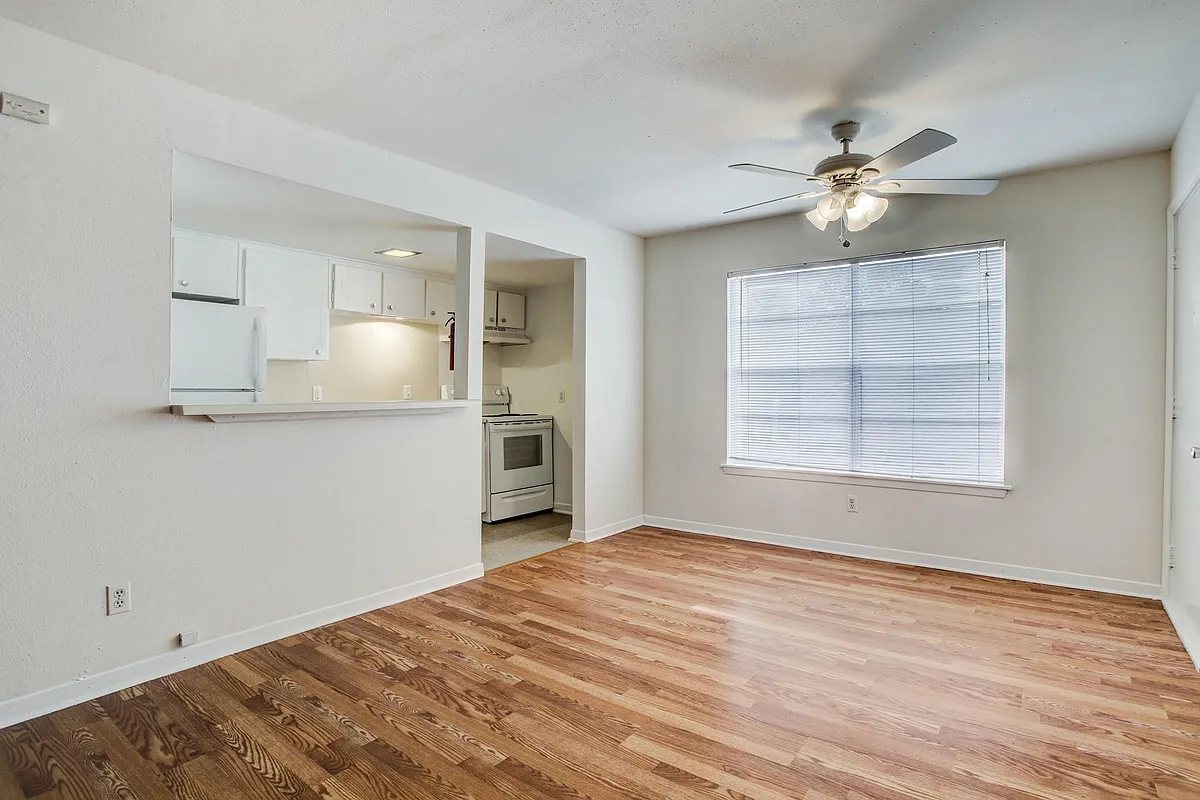 Building Photo - 1624 Marshall St #16