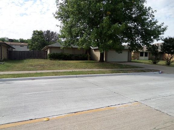 2nd image of 2613 Claremont Dr