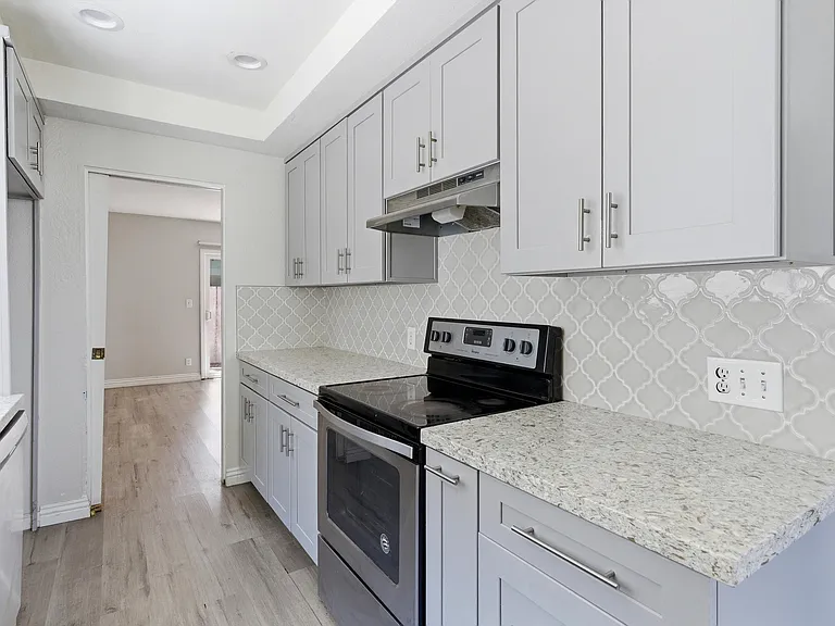 6872 Lampson Ave — Photo 5
