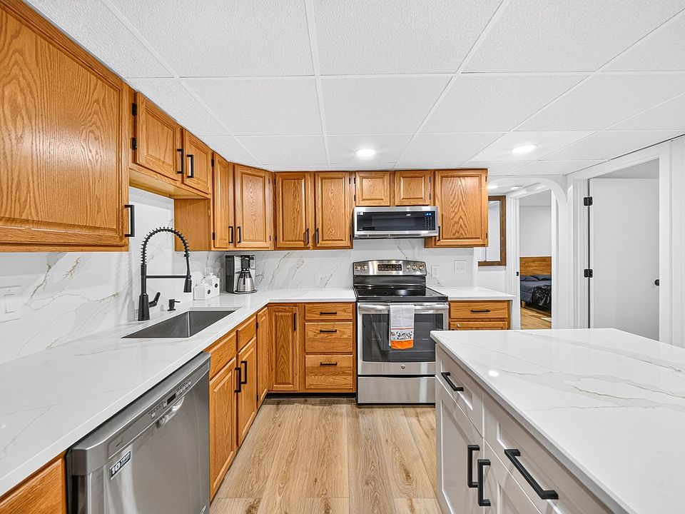 1st image of 11 Shadowbrook Ln APT 22