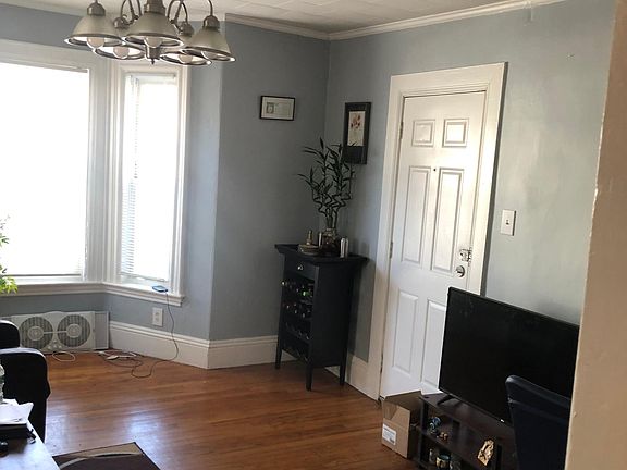 5th image of 68 Essex St APT 1