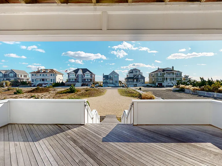 750 Dune Rd — Photo 10