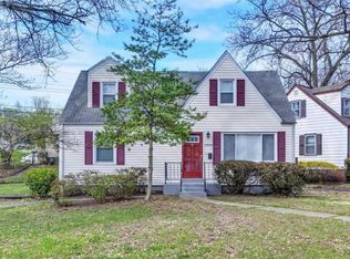 10000 Eastbrook Dr, Saint Louis, MO 63114