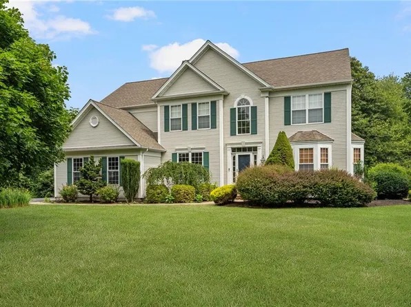40 Wild Rose Ct, South Kingstown, RI 02879