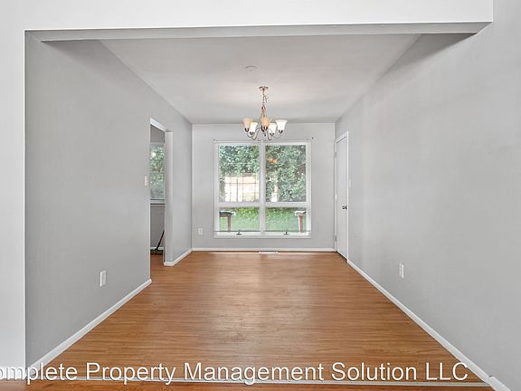 4th image of 7787 Wooddale Ln
