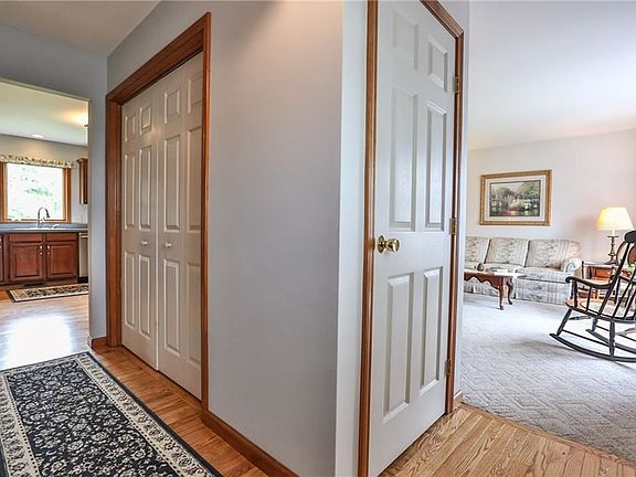 3rd image of 15 Berry Grove Ln