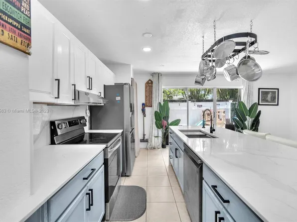 115 Hidden Court Rd #8, Hollywood, FL 33023