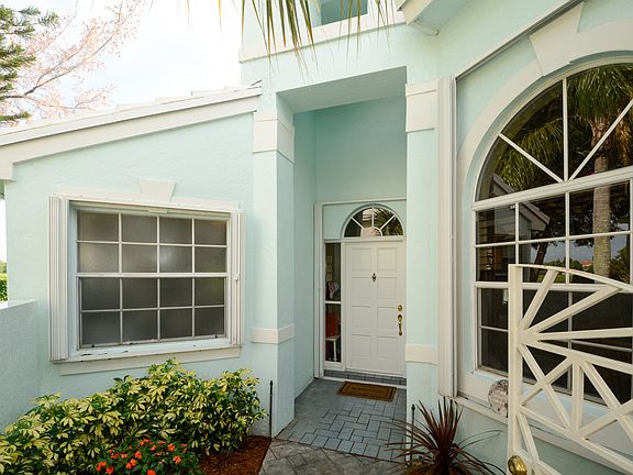 2nd image of 15218 Wilshire Cir S