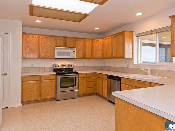 3rd image of 41 Onyx Ln