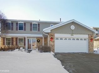 1115 Captains Ln, Wheeling, IL 60090