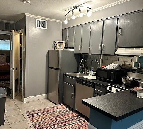 4th image of 2855 Saint Charles Ave APT 105