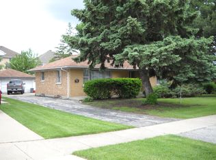 8125 W Oak Ave, Niles, IL 60714