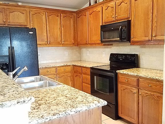 5th image of 6312 Geneva Ln