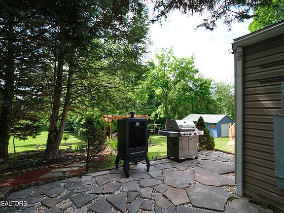 5th image of 548 Murray Dr