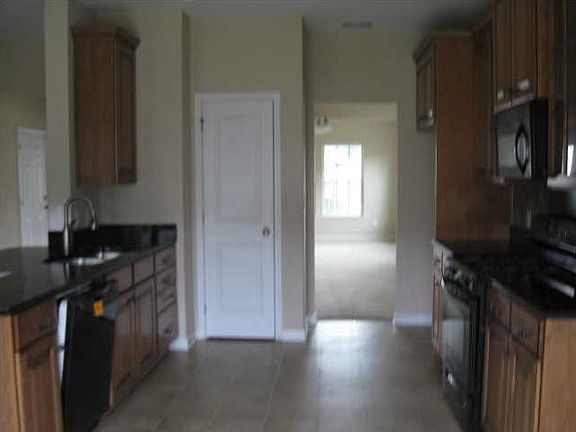 5th image of 5012 Bowles Dr