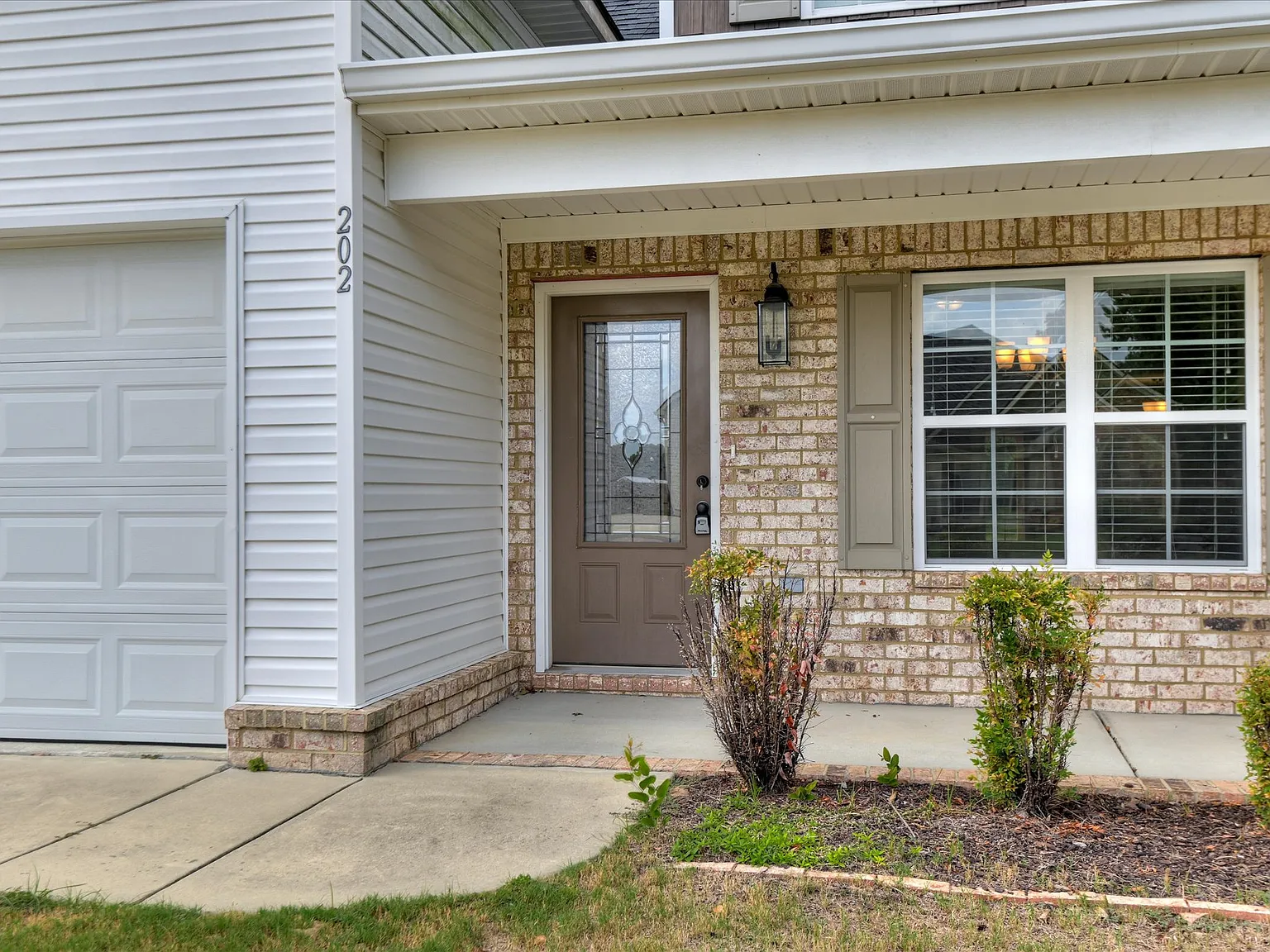 4 bed, 2024 sqft, $2,400 — Photo 4