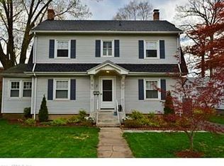 7 Auburn Rd, West Hartford, CT 06119