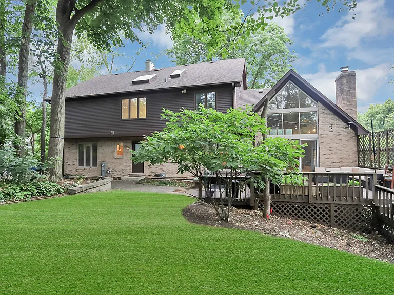 985 Chapel Ct N — Photo 42