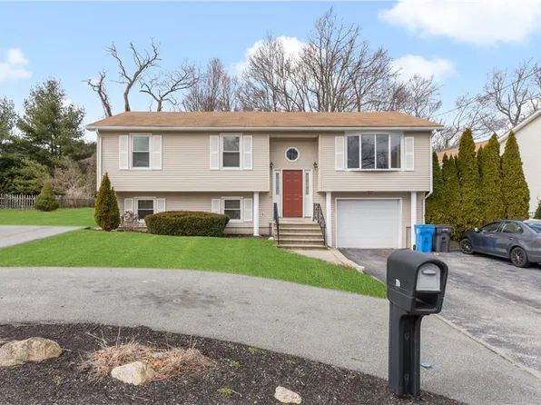 72 Elton Cir, Cranston, RI 02921