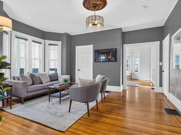 9 Dartmouth St, Somerville, MA 02145