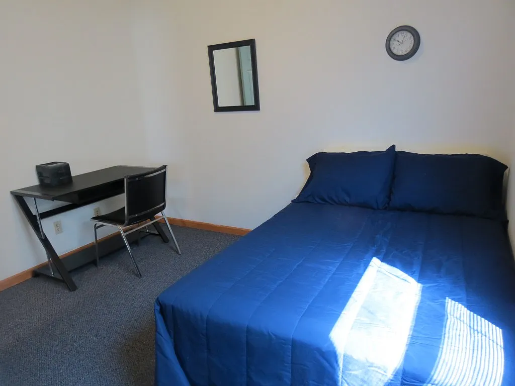 701 W Elm St - 1 — Photo 3