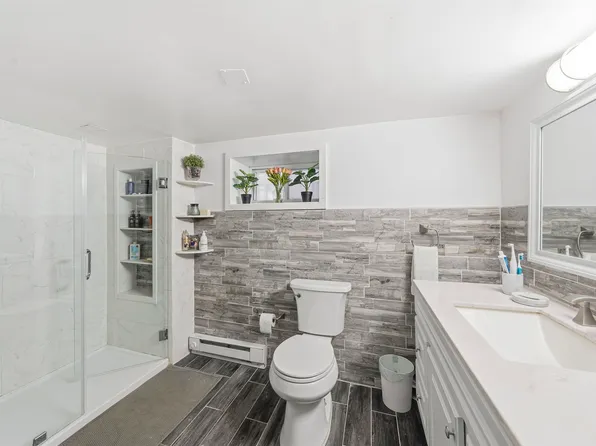 4616 Meadowview Avenue image 17 of 29