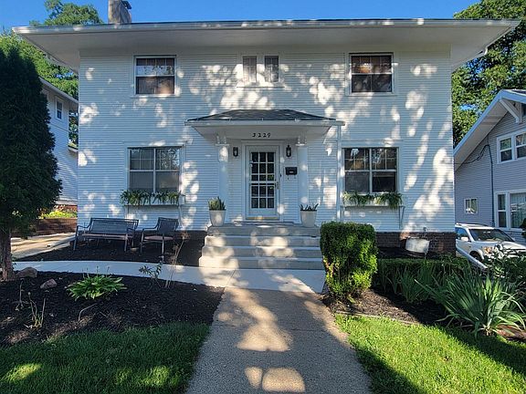 2nd image of 3229 Jackson St