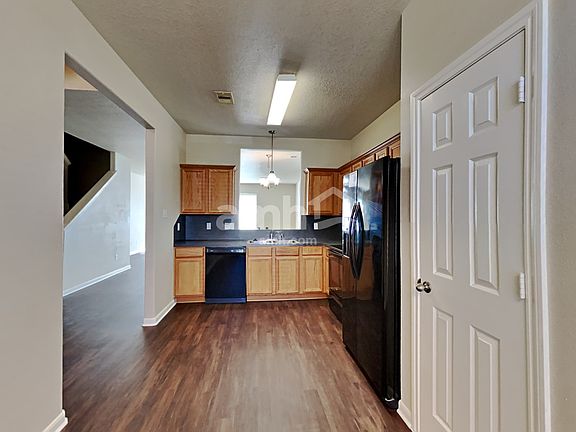 3rd image of 975 Oak Lynn Dr