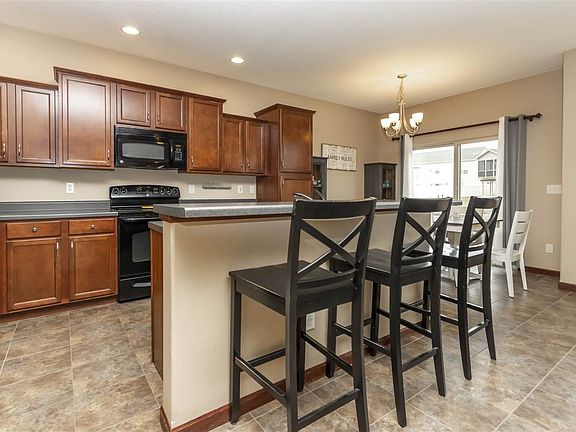 4th image of 2915 Quail Hollow Ln