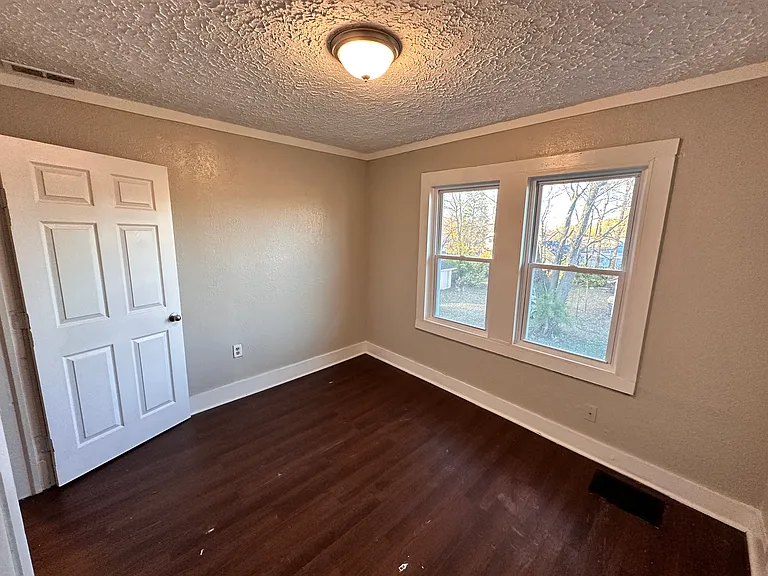 110 N Grant Ave — Photo 20
