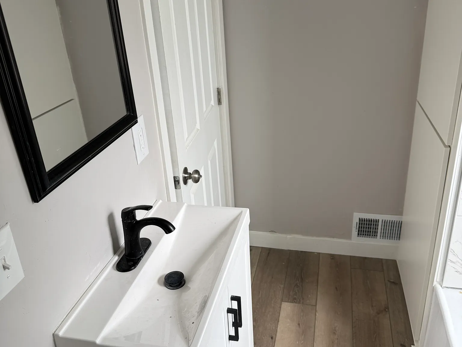 3 bed, 1200 sqft, $2,100 — Photo 4