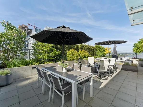 200 Nelsons Cres #Penthouse 2, New Westminster, BC V3L 0H4