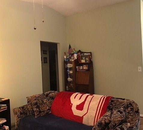 4th image of 627 Cumberland Dr