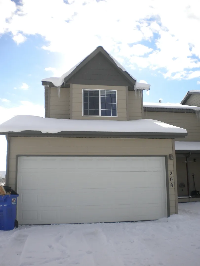 206 E. Magnolia — Photo 1