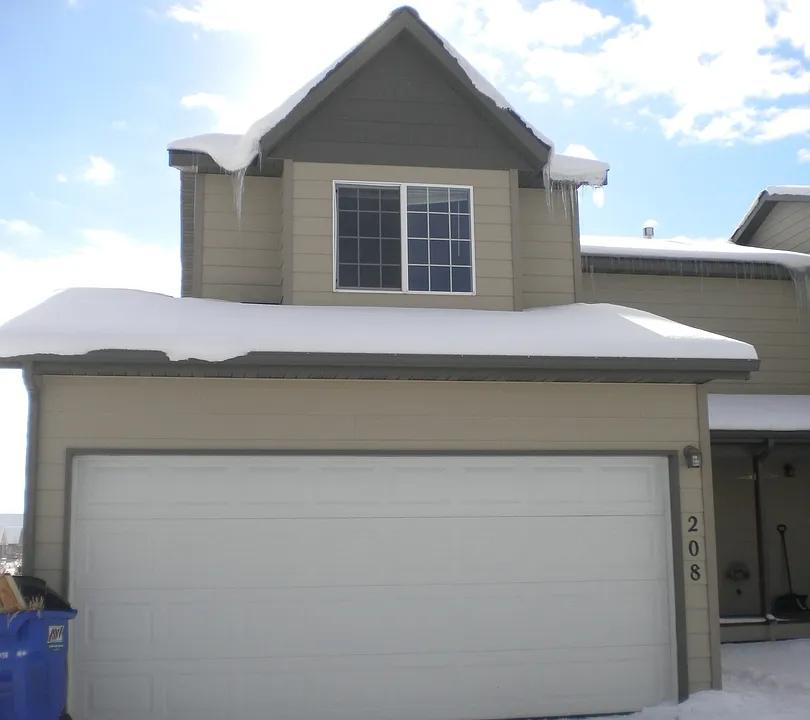 206 E Magnolia Dr