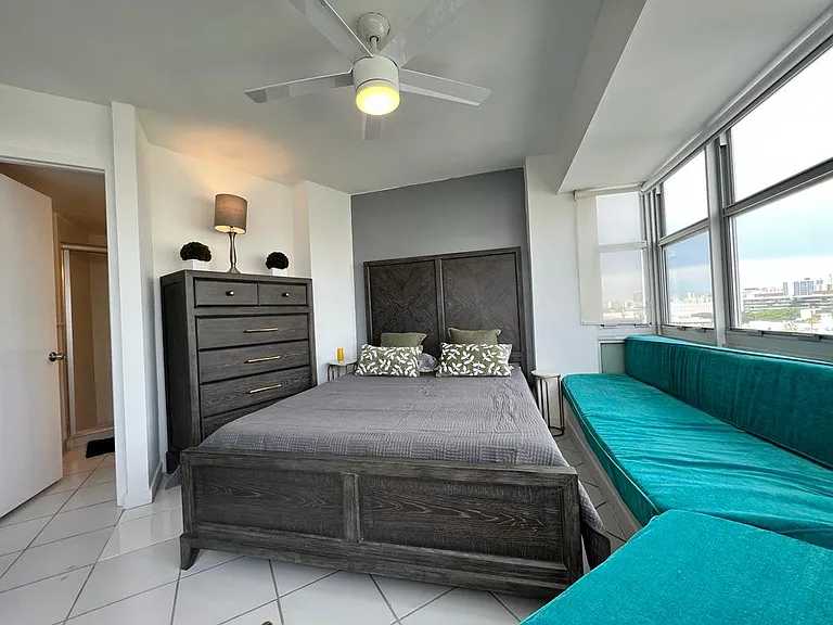 1881 Washington Ave #10E — Photo 9